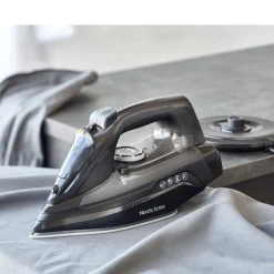 Hot Nordic Sense Ledningsfrit dampstrygejern 2200 watt Sort