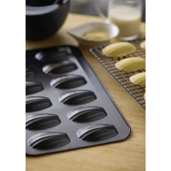 Blomsterbergs Madeleineform til 12 stk. Stål