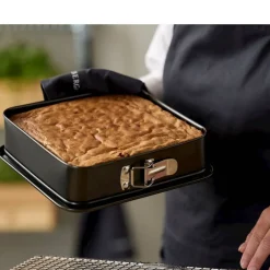 Blomsterbergs Springform kvadrat Sort